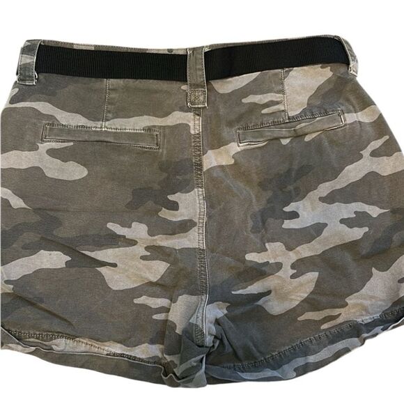AMERICAN EAGLE VINTAGE SUPER HI RISE FESTIVAL Green CAMOUFLAGE Shorts 14/32W - Picture 2 of 11